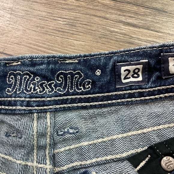 Miss Me Embellished Embroidered Denim Shorts Womens Sz 28 - Picture 4 of 8
